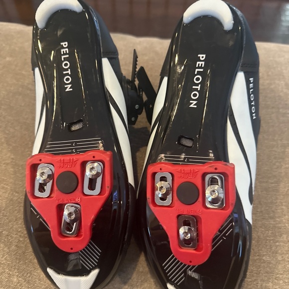 Peloton Cycling Shoes - Picture 4 of 5
